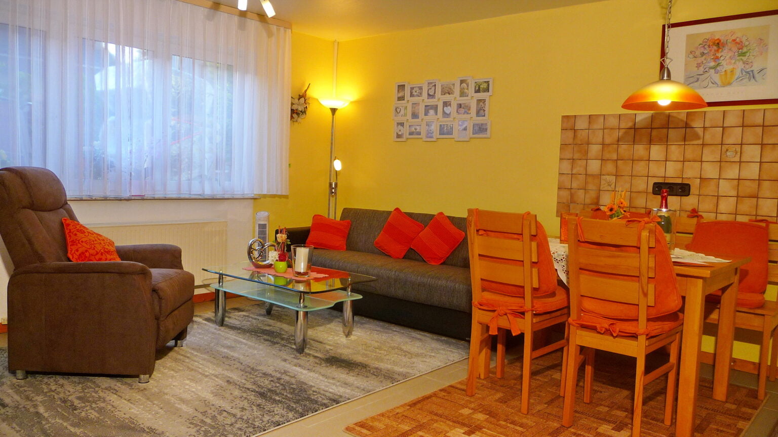 02. Wohnung3-Wohnbereich-Fernsehsessel-zugeklappt